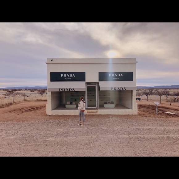 Meet your Posher, Lauren - Picture 2 of 6